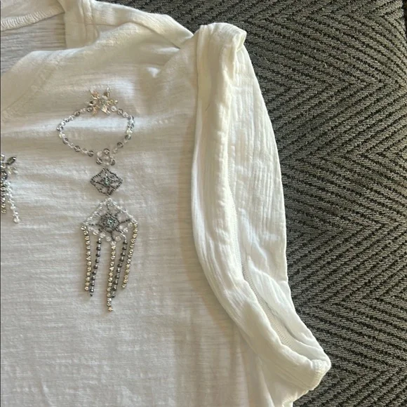 Cinq a Sept Designer White Short Sleeve Tee with Elegant Embellishment - Picture 5 of 5
